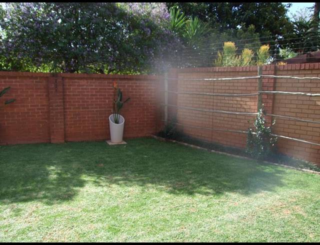 3 BEDROOM HOUSE FOR SALE IN FLORIDA HILLS